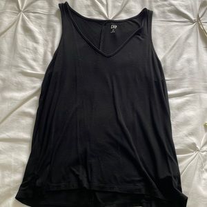 Black V-neck Gap tank